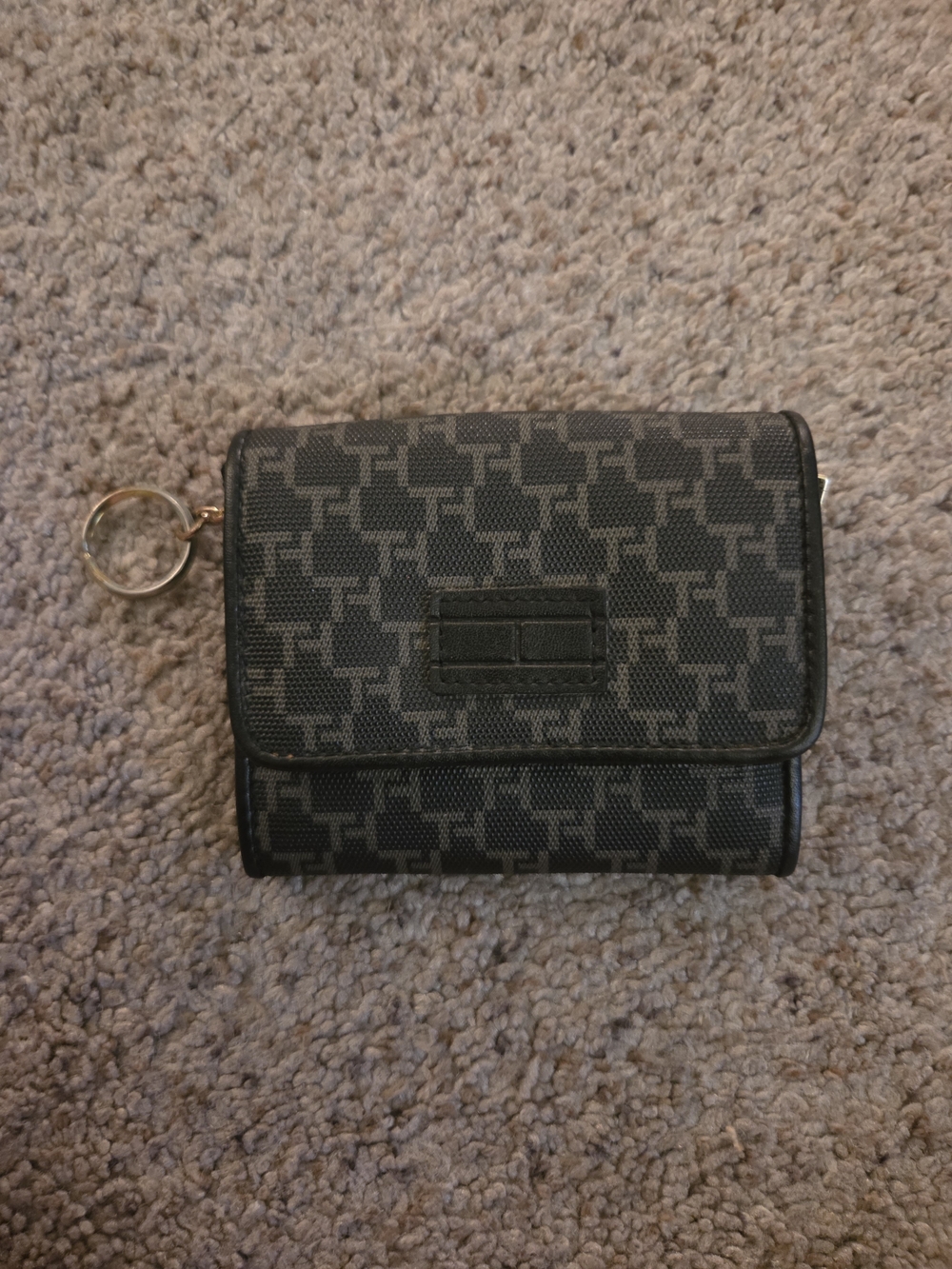 Tommy Hilfiger trifold wallet